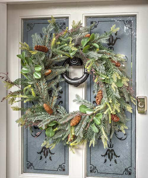 Artificial Flower Decoration Ideas for Home: Mark the Beginning of Christmas with Wreaths